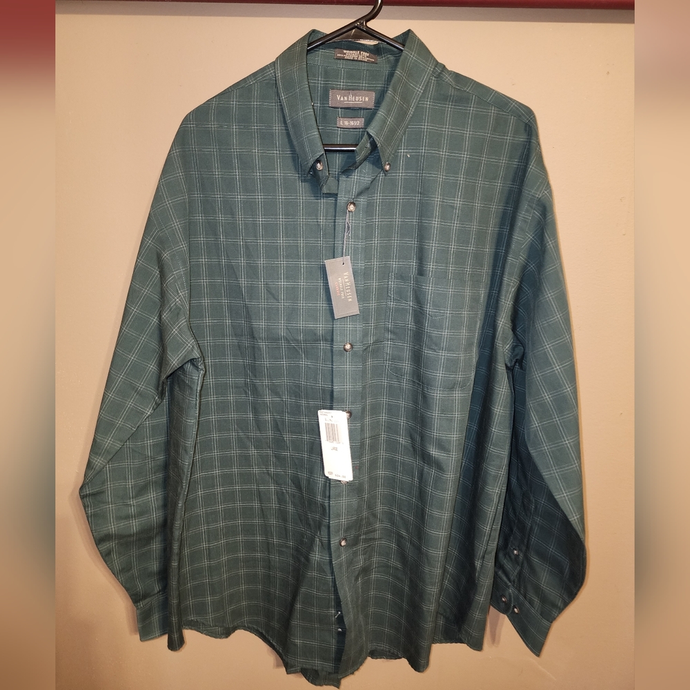 Van Heusen men's dress button up shirt